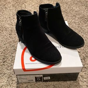 Blondo Waterproof “Liam” booties, black suede, double zip, size 7.5